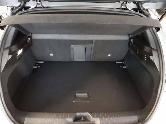 Vehicle image 9 Vehicle image 9