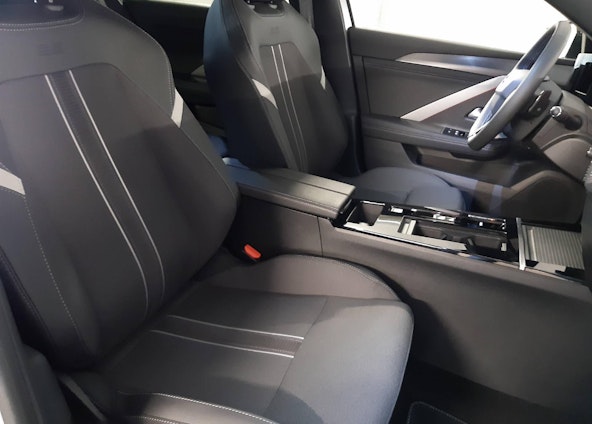 Vehicle image 6 Vehicle image 6