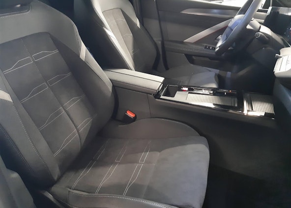 Vehicle image 6 Vehicle image 6