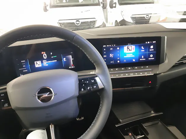 Opel Astra-e Swiss Plus