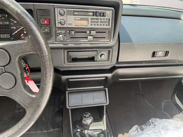 VW Golf I Cabriolet 1.8 White Special