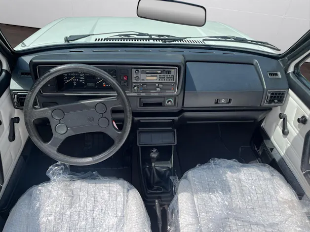 VW Golf I Cabriolet 1.8 White Special