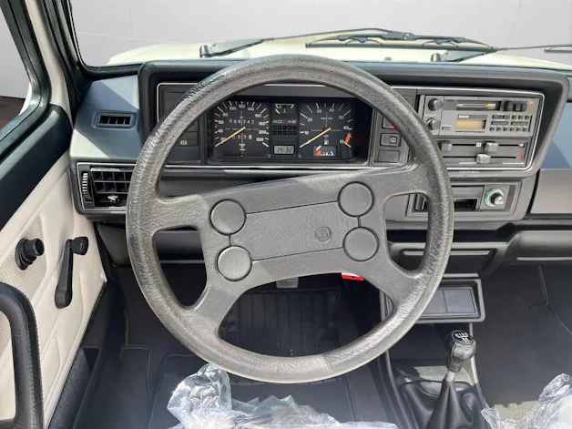 VW Golf I Cabriolet 1.8 White Special