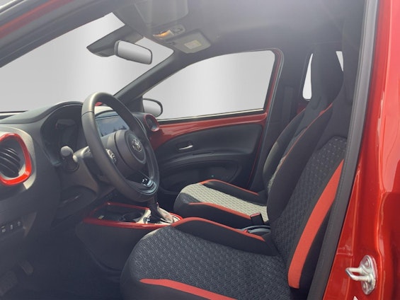Vehicle image 10