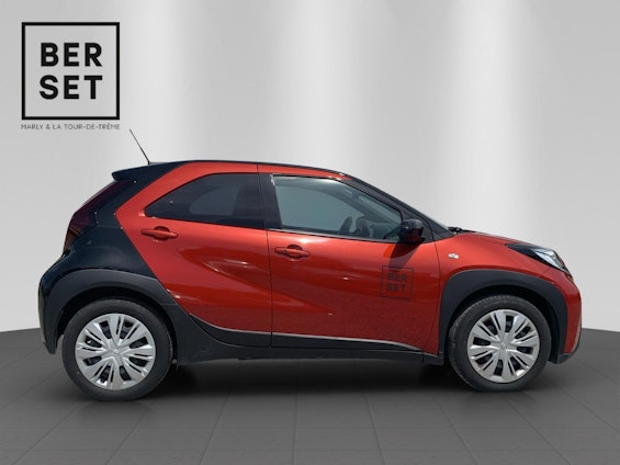 Vehicle image 6