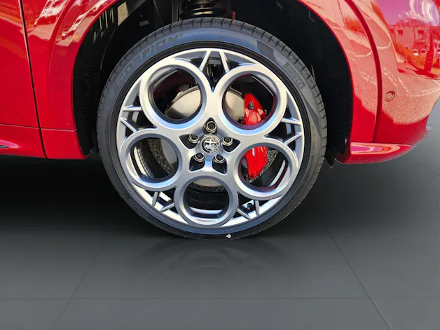 Alfa Romeo Tonale 1.3 Plug-in Hybrid Tributo Italiano Q4