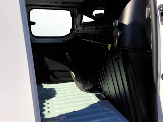 Vehicle image 19 Vehicle image 19