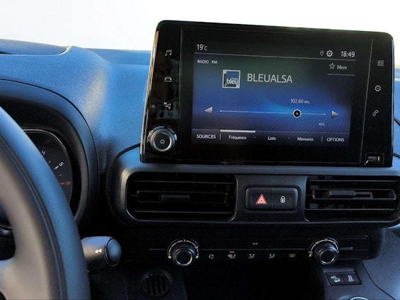 Vehicle image 17 Vehicle image 17