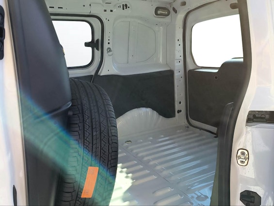 Vehicle image 18 Vehicle image 18