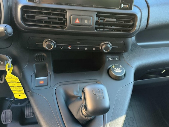 Vehicle image 20 Vehicle image 20