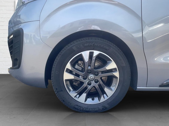 Vehicle image 9 Vehicle image 9