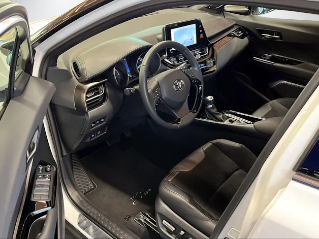 Toyota C-HR 2.0 VVTi HSD Move