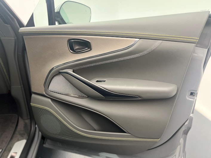 Vehicle image ASTON MARTIN DBX