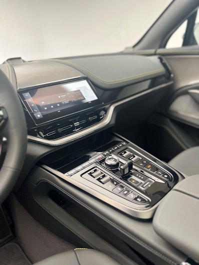 Vehicle image ASTON MARTIN DBX