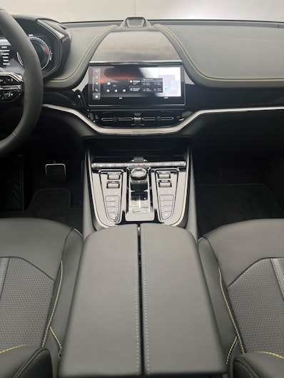 Vehicle image ASTON MARTIN DBX