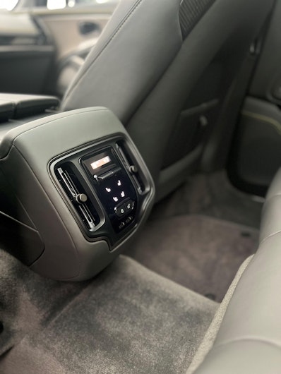 Vehicle image ASTON MARTIN DBX