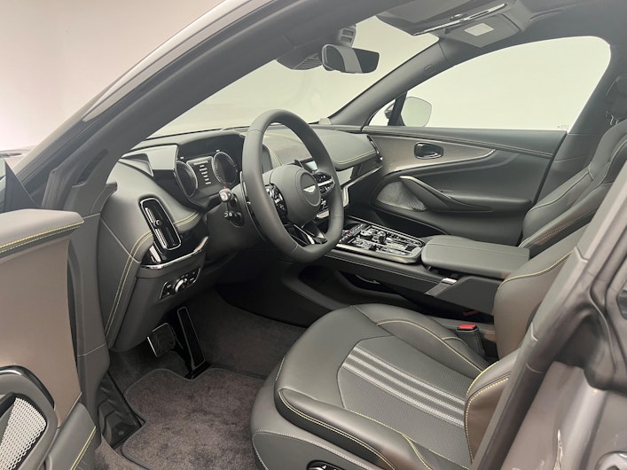 Vehicle image ASTON MARTIN DBX