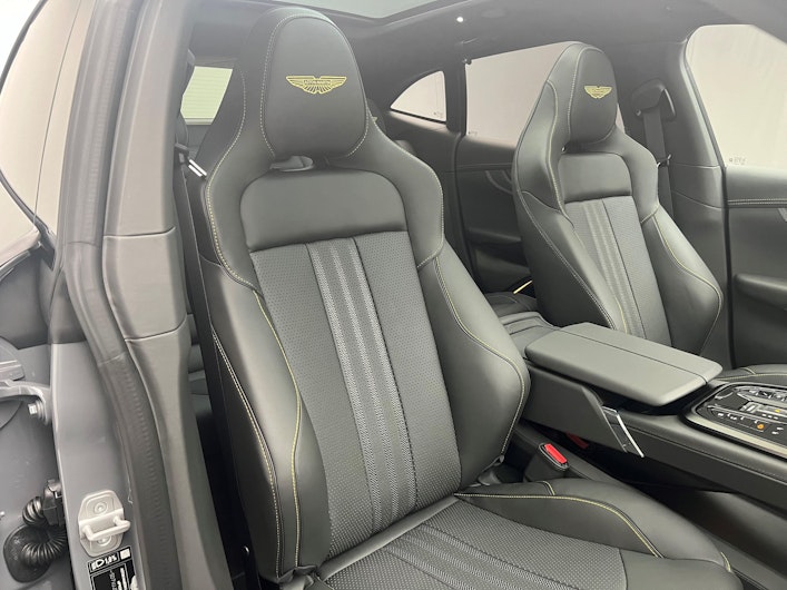 Vehicle image ASTON MARTIN DBX