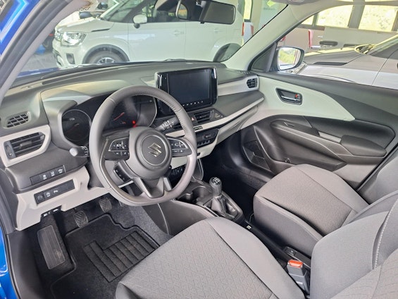 Vehicle image 4 Vehicle image 4