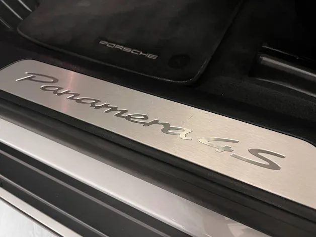 PORSCHE Panamera 4S E-Hybrid