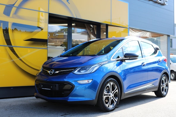 First vehicle image
