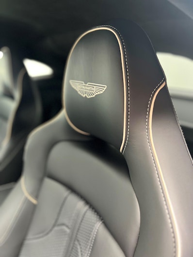 immagine del veicolo ASTON MARTIN V12 Vantage