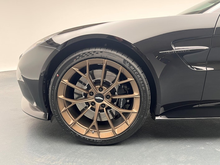 immagine del veicolo ASTON MARTIN V12 Vantage