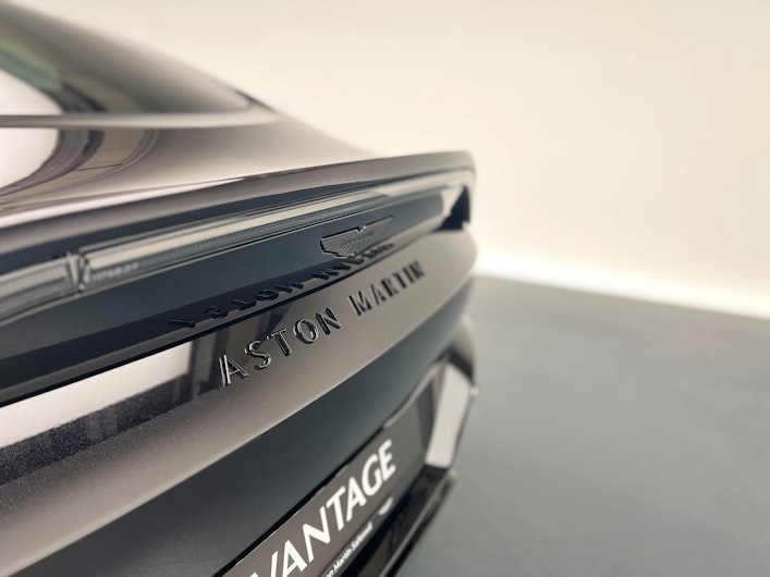 immagine del veicolo ASTON MARTIN V12 Vantage