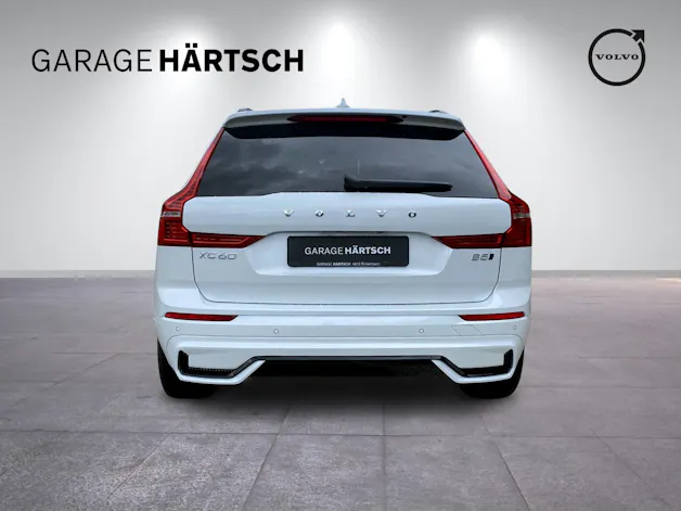 Volvo XC60 2.0 B5 MH Ultra Dark AWD