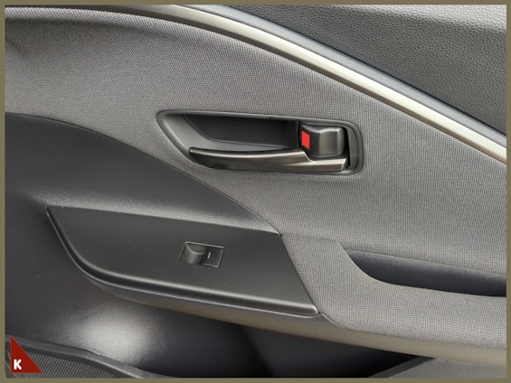 Vehicle image 16 Vehicle image 16