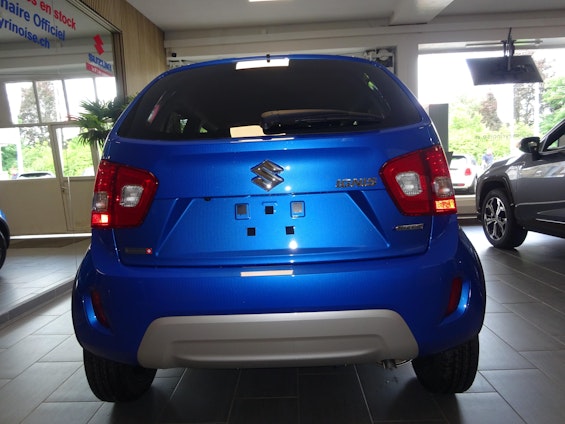 Vehicle image 5