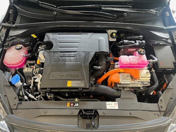 Vehicle image 17 Vehicle image 17