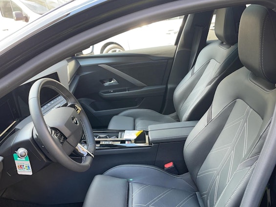 Vehicle image 4 Vehicle image 4