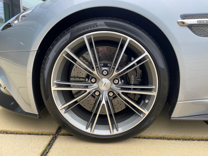 Vehicle image ASTON MARTIN V12 Vanquish