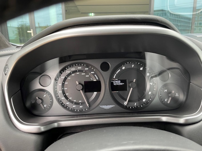 Vehicle image ASTON MARTIN V12 Vanquish