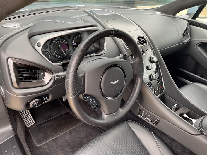 Vehicle image ASTON MARTIN V12 Vanquish