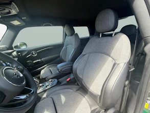 https://vehicle.imgix.net/3612748/04a72666-a77a-44d8-92c7-08129fee0143.jpg