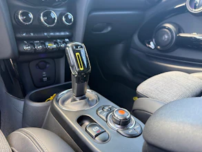 https://vehicle.imgix.net/3612748/7e6d8f2b-4207-4aa8-9c1f-12104aee7571.jpg