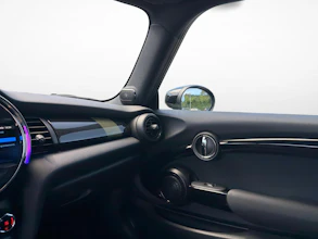 https://vehicle.imgix.net/3612748/9a82812a-fb88-4a18-ab9a-ad5d0c15810e.jpg