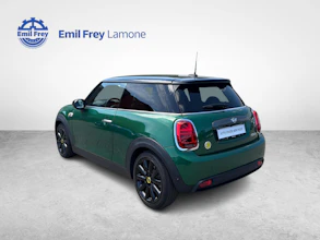 https://vehicle.imgix.net/3612748/ca07aed8-4ce6-4000-be47-5959c9b484f8.jpg