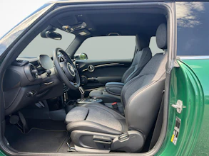 https://vehicle.imgix.net/3612748/f2cee500-5956-4201-b0ff-da9e71c783cd.jpg