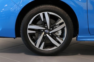 Vehicle image SUBARU Impreza 2.0i 4x4 e-Boxer Luxury