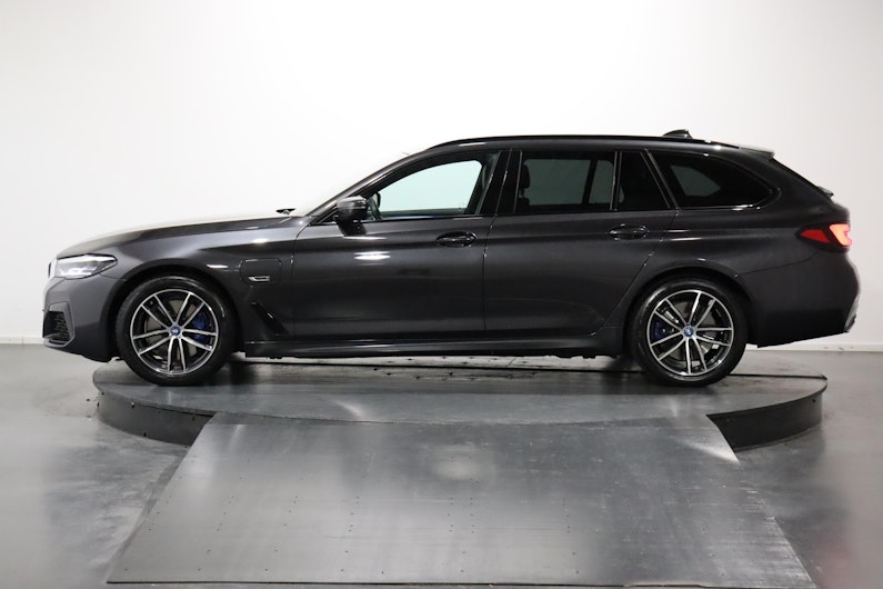Vehicle image BMW 5 SERIES
