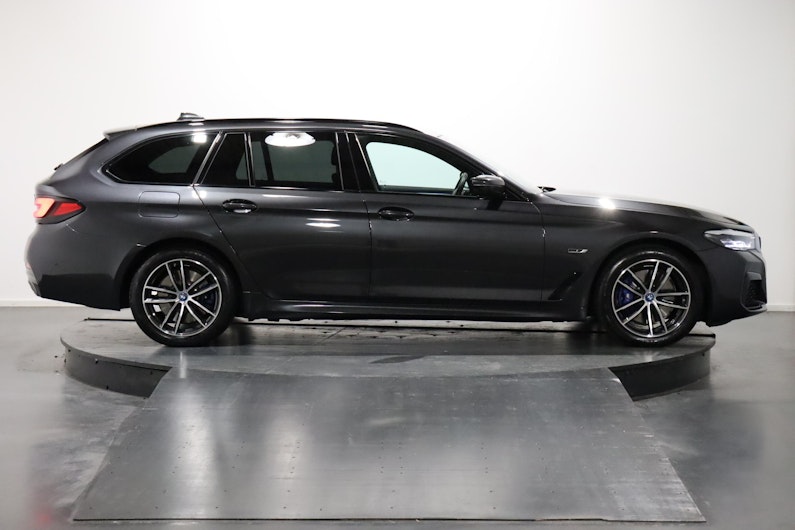 Vehicle image BMW 5 SERIES