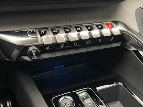 Vehicle image PEUGEOT 3008 1.6 Plug-in Hybrid4 GT