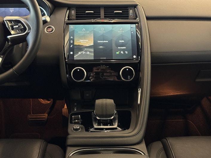 Vehicle image JAGUAR E-PACE