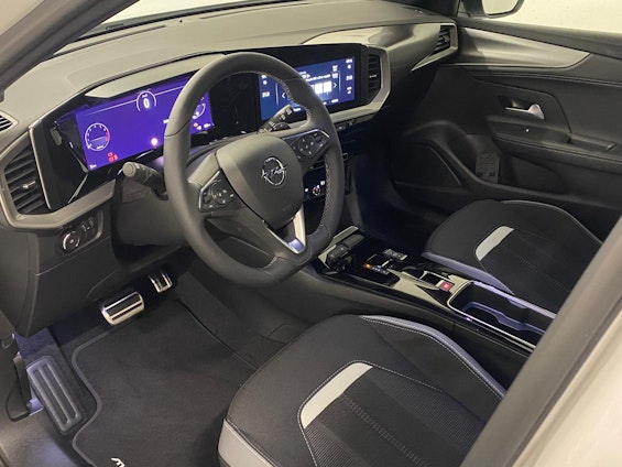 Vehicle image 4 Vehicle image 4