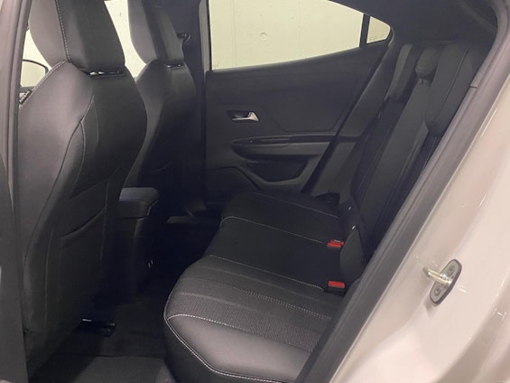 Vehicle image 9 Vehicle image 9