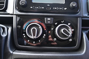 Vehicle image CITROEN Jumper Kaw. 35 L2H2 2.2 BlueHDi 140 S/S