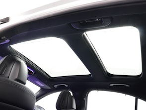 Vehicle image MERCEDES-BENZ E 220 d AMG Line 4matic